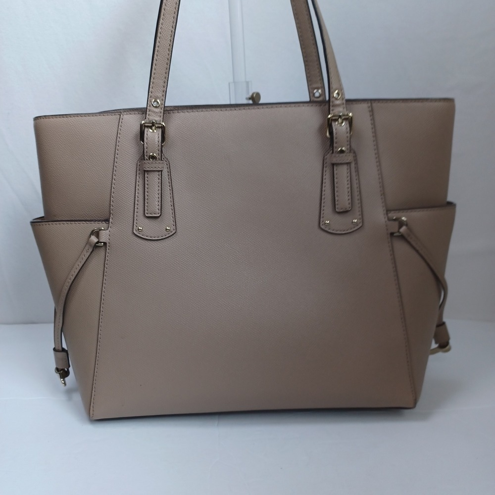 Michael Kors Voyager East West Tote Bag Taupe Saffiano Leather Gold Hardware - Picture 5 of 16